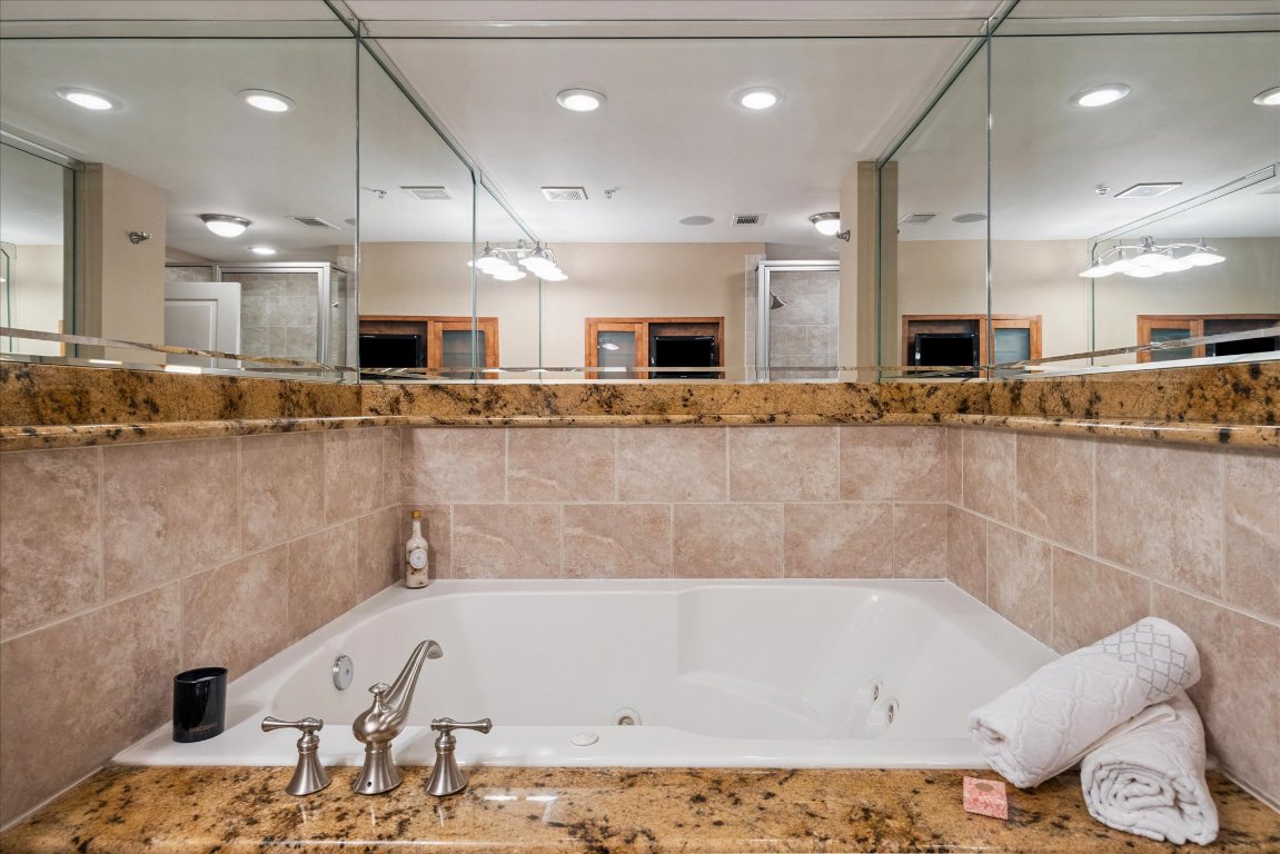 360 Nueces Street, Unit 3504 Austin, TX 78701 - Photo 23 of 40 Jetted tub in primary bathroom
