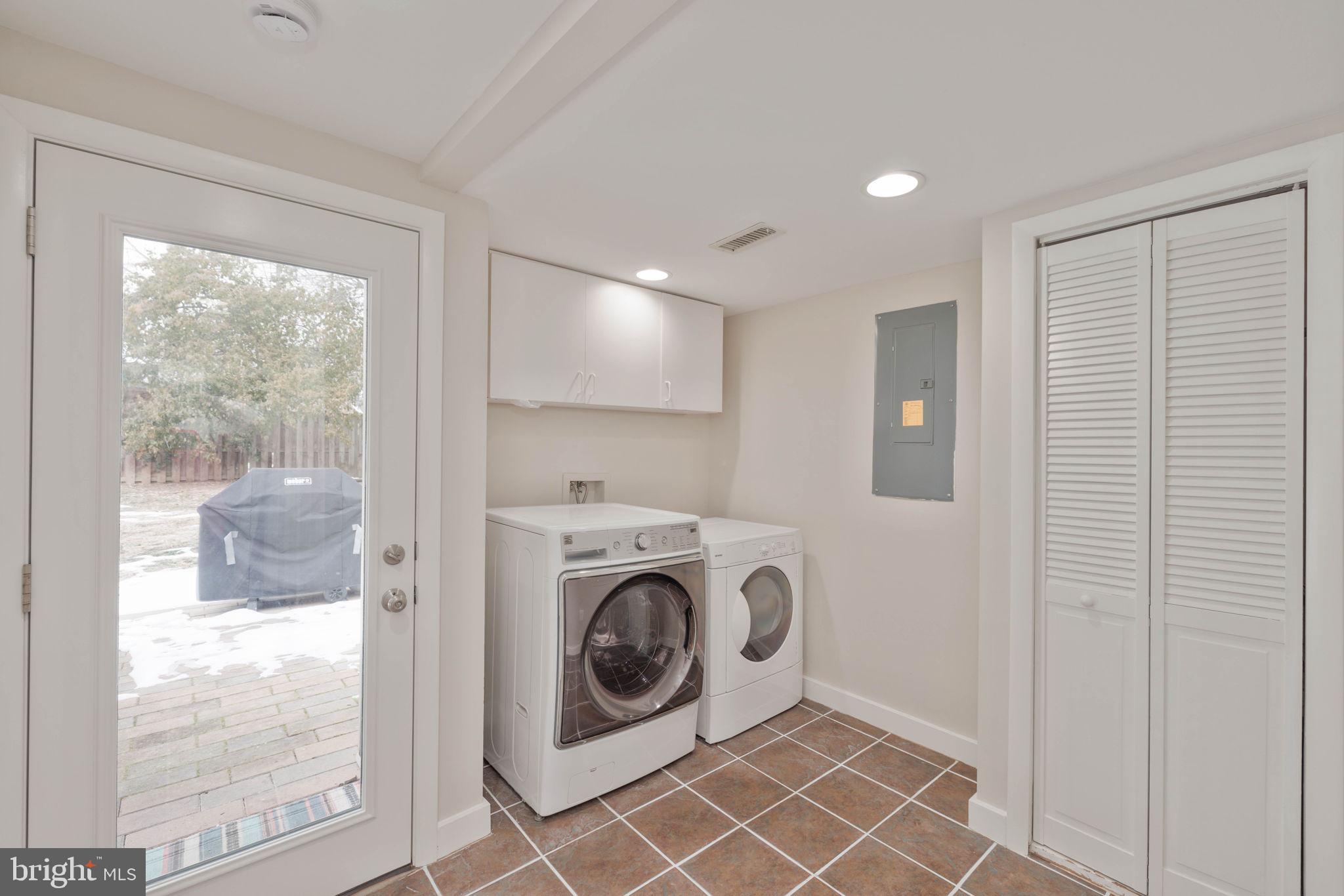 6402 Rye Court Alexandria, VA 22310 - Photo 18 of 22 Nice laundry room.
