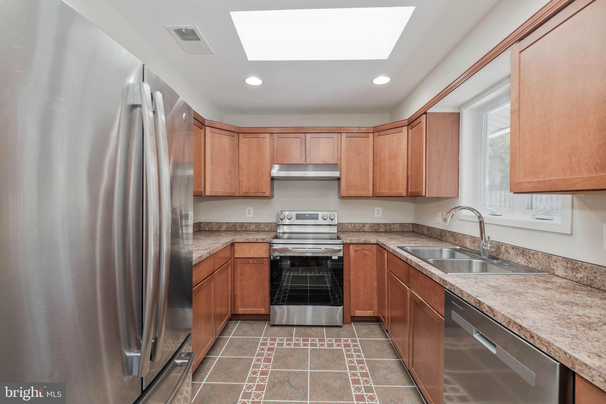 6402 Rye Court Alexandria, VA 22310 - Photo 8 of 22 Beautiful kitchen with skylight