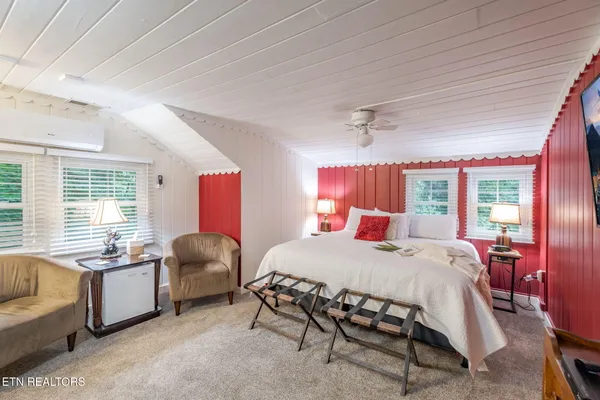 $899,000 | 204 Hill Street, Gatlinburg, TN 37738