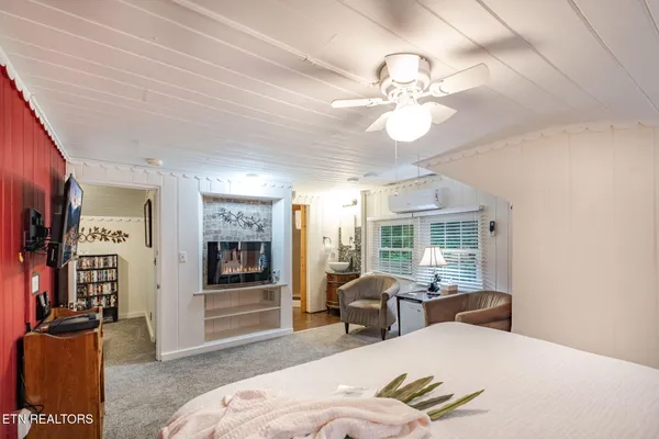 $899,000 | 204 Hill Street, Gatlinburg, TN 37738