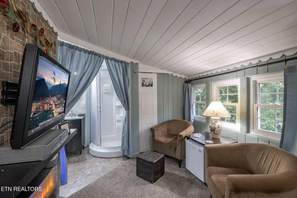 $899,000 | 204 Hill Street, Gatlinburg, TN 37738