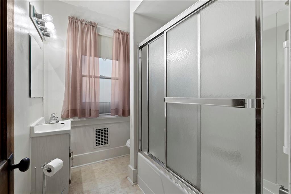 24 High Street Pittsburgh, PA 15223 - Photo 9 of 12 a bathroom with a bathtub and a sink