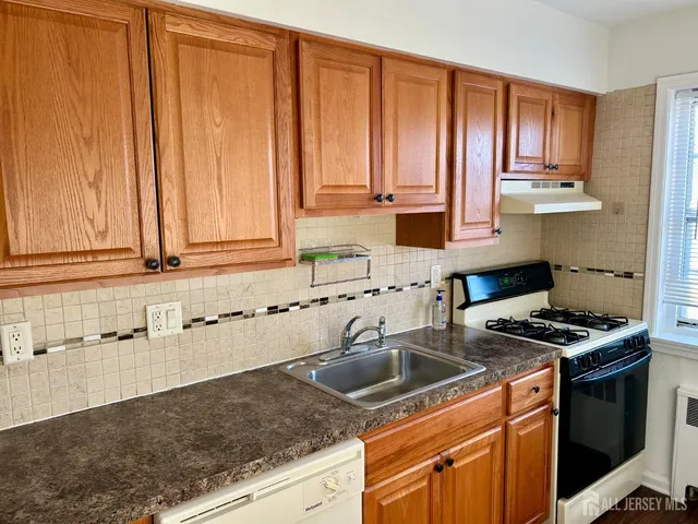 $1,750 | 22 Roselle Avenue, Unit B, Roselle Park, NJ 07204