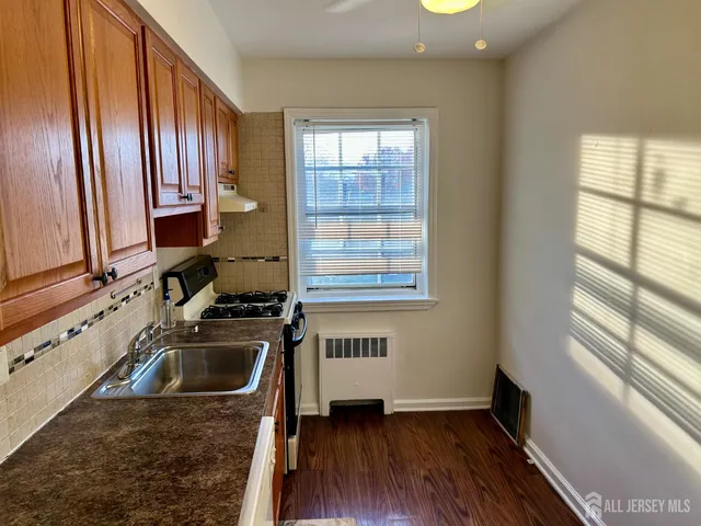 $1,750 | 22 Roselle Avenue, Unit B, Roselle Park, NJ 07204
