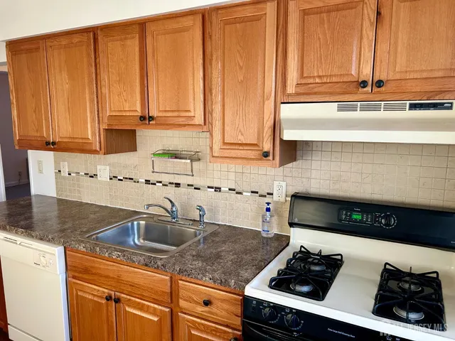 $1,750 | 22 Roselle Avenue, Unit B, Roselle Park, NJ 07204