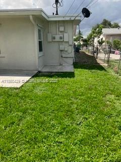 6181 Southwest 41st Court, Unit 1 Davie, FL 33314 - Photo 25 of 26 Fenced side yard