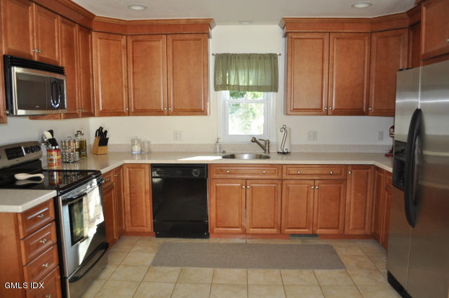 28 Rippowam Road, Unit A Cos Cob, CT 06807 - Photo 5 of 13 Kitchen