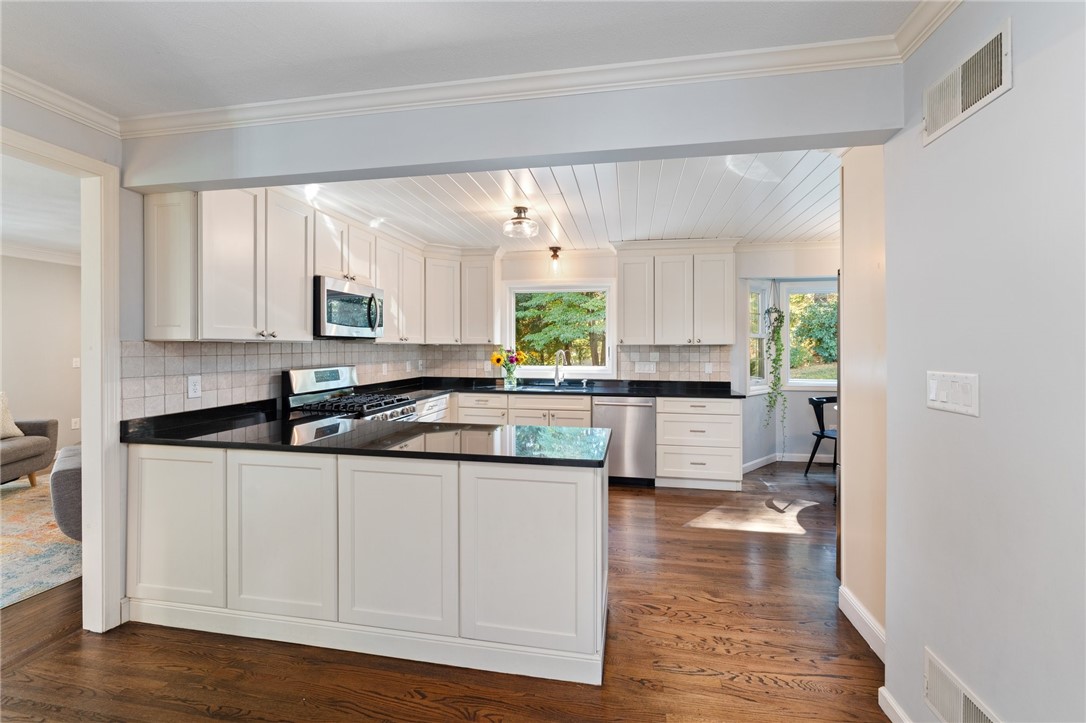 20 Briarbrook Drive Warwick, RI 02818 - Photo 10 of 40