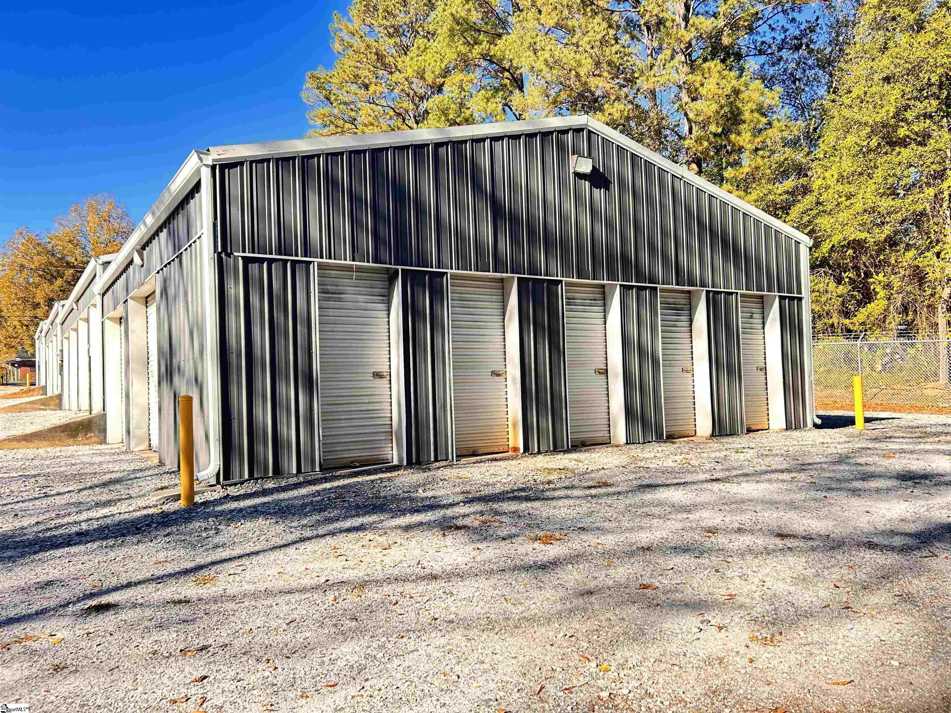 105 Henry Street Laurens, SC 29360 - Photo 11 of 15