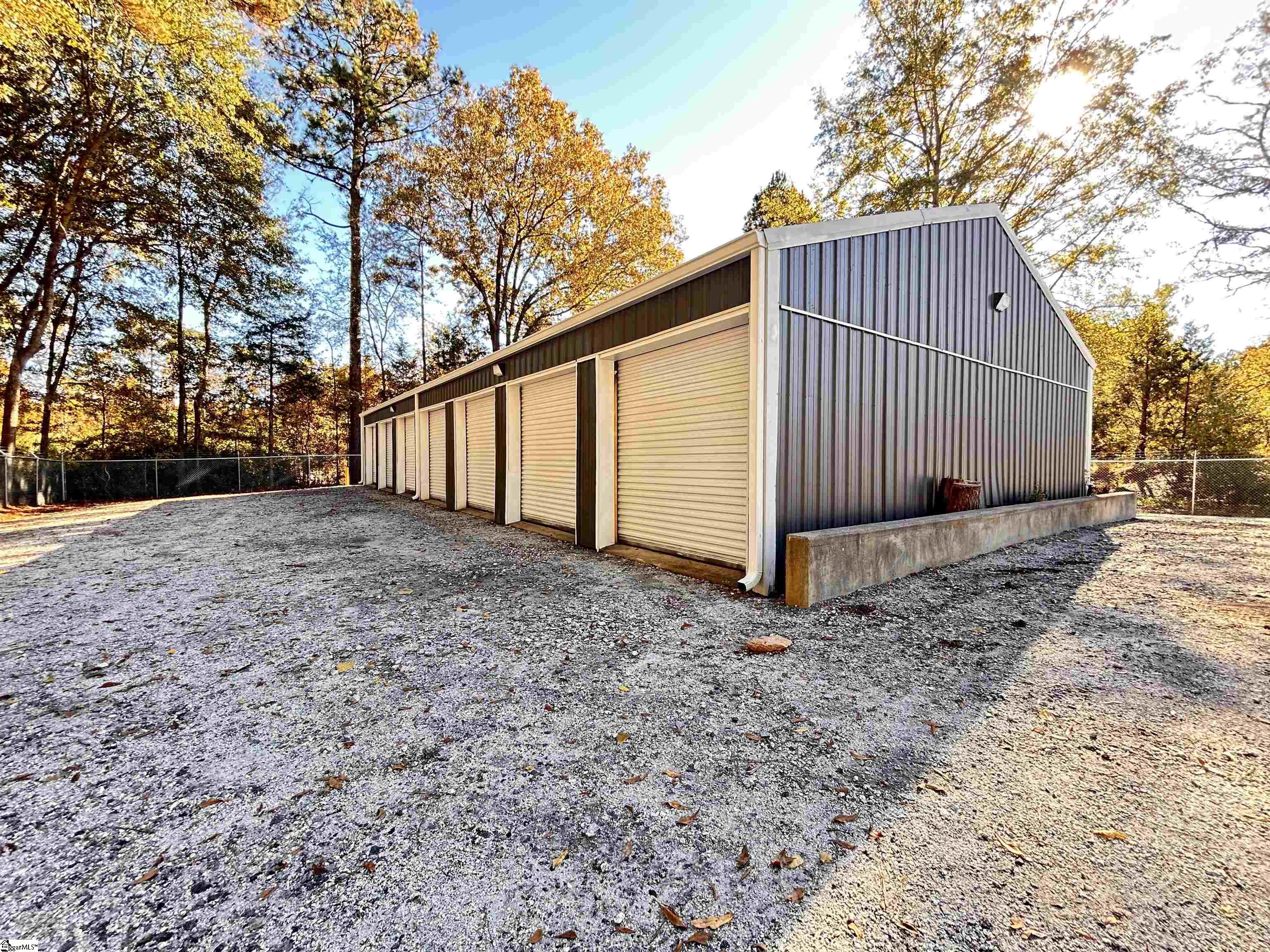 105 Henry Street Laurens, SC 29360 - Photo 13 of 15