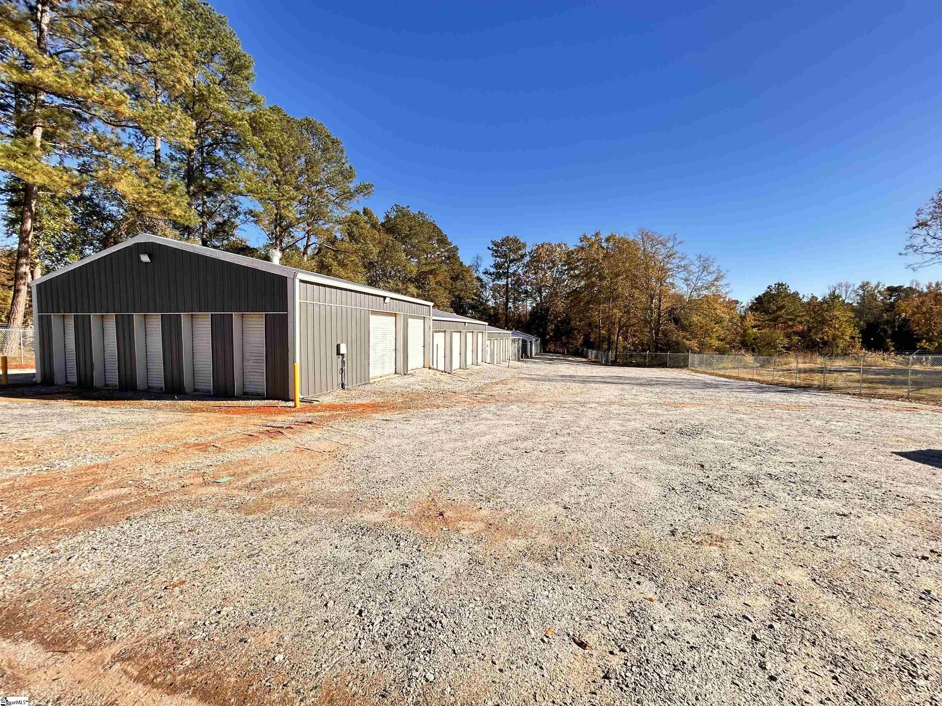 105 Henry Street Laurens, SC 29360 - Photo 4 of 15