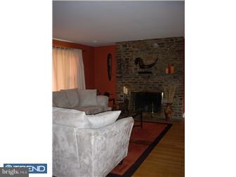 8026 Hammond Road Cheltenham, PA 19012 - Photo 3 of 12 Living Room