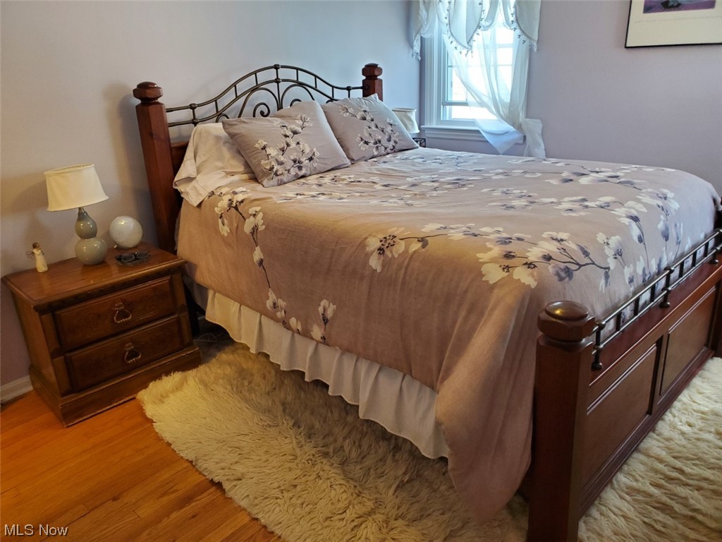 1123 Churchill Road Lyndhurst, OH 44124 - Photo 15 of 32 MASTER BEDROOM. HARDWOOD FLOORS