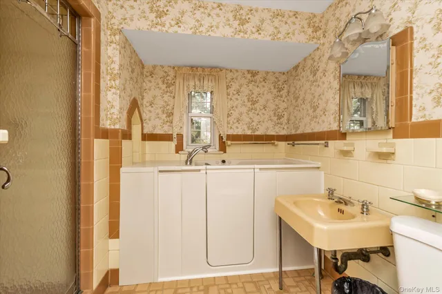 $1,299,888 | 47-44 Glenwood Street | Little Neck