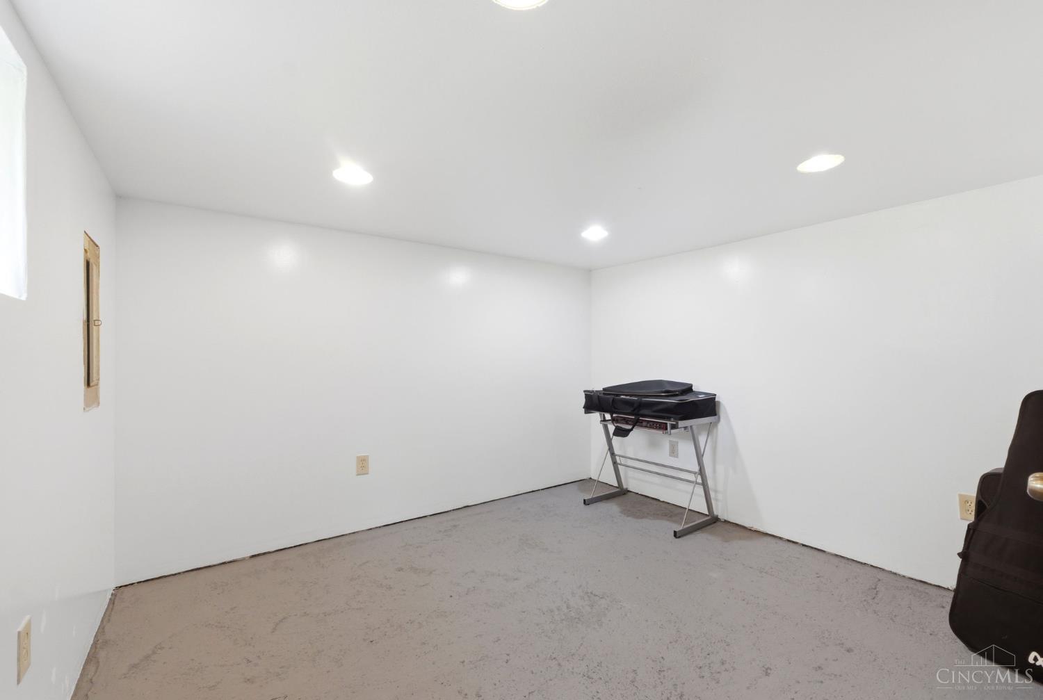 7535 Sheed Road Cincinnati, OH 45247 - Photo 25 of 40