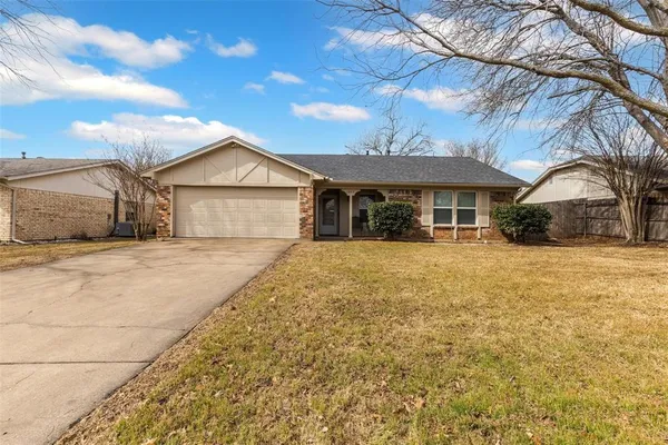 $1,900 | 1605 Morningside Drive, Cleburne, TX 76033