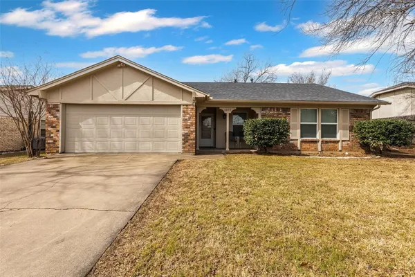 $1,900 | 1605 Morningside Drive, Cleburne, TX 76033