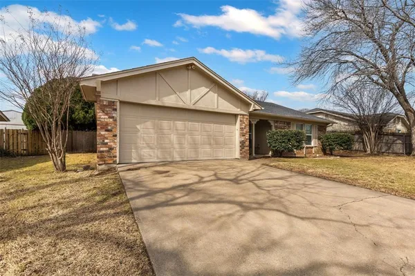 $1,900 | 1605 Morningside Drive, Cleburne, TX 76033