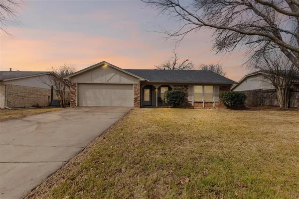$1,900 | 1605 Morningside Drive, Cleburne, TX 76033