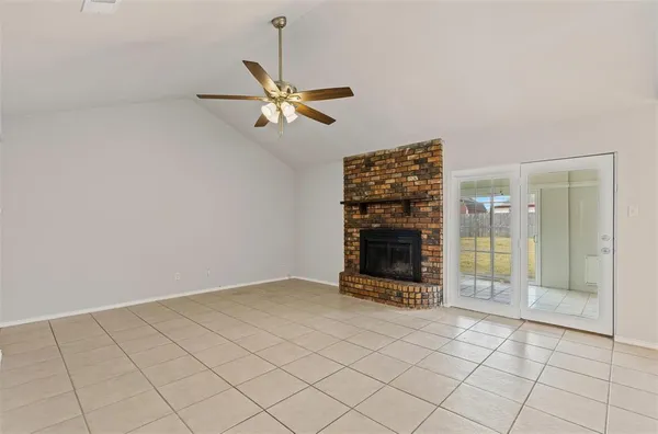 $1,900 | 1605 Morningside Drive, Cleburne, TX 76033