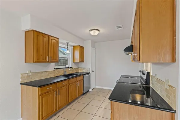 $1,900 | 1605 Morningside Drive, Cleburne, TX 76033