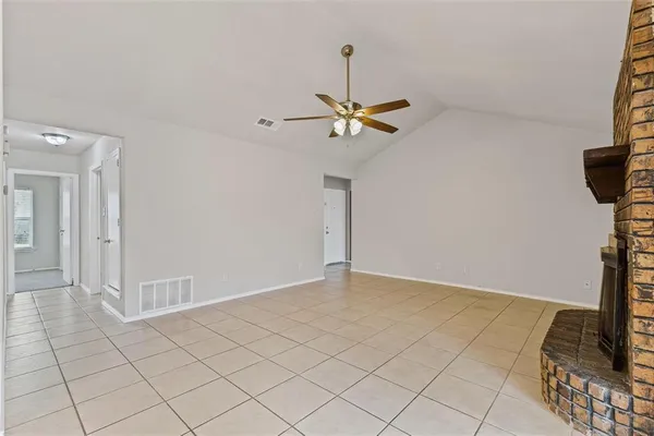 $1,900 | 1605 Morningside Drive, Cleburne, TX 76033