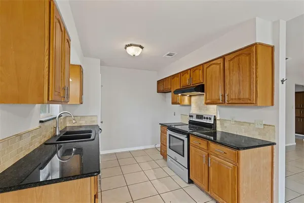 $1,900 | 1605 Morningside Drive, Cleburne, TX 76033