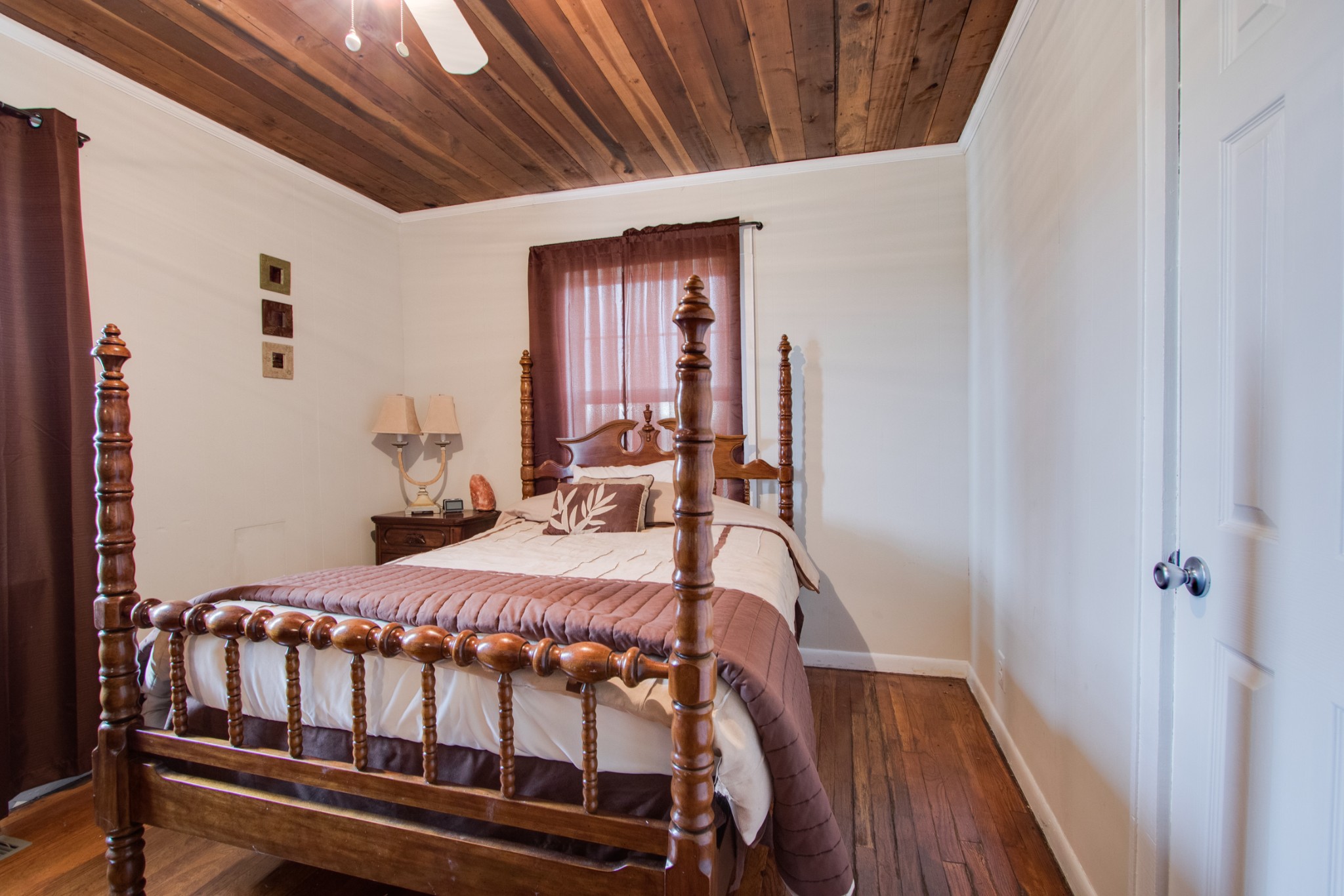 340 South Commerce Road Watertown, TN 37184 - Photo 21 of 38 a bedroom with a bed next to a window