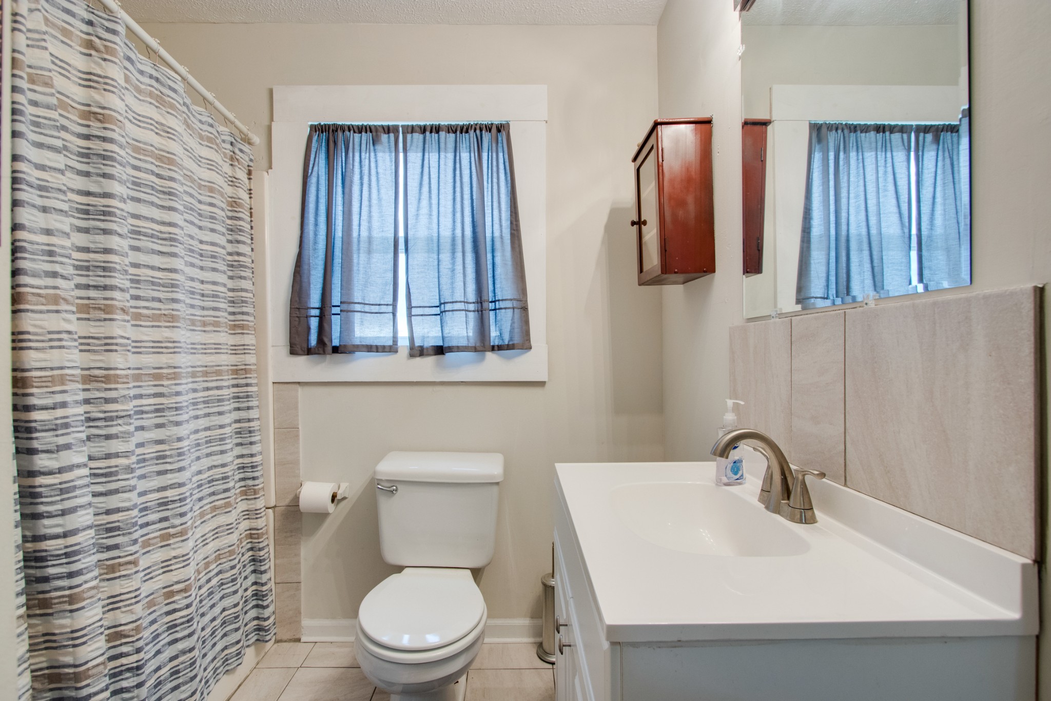 340 South Commerce Road Watertown, TN 37184 - Photo 24 of 38 a bathroom with a toilet a sink and mirror