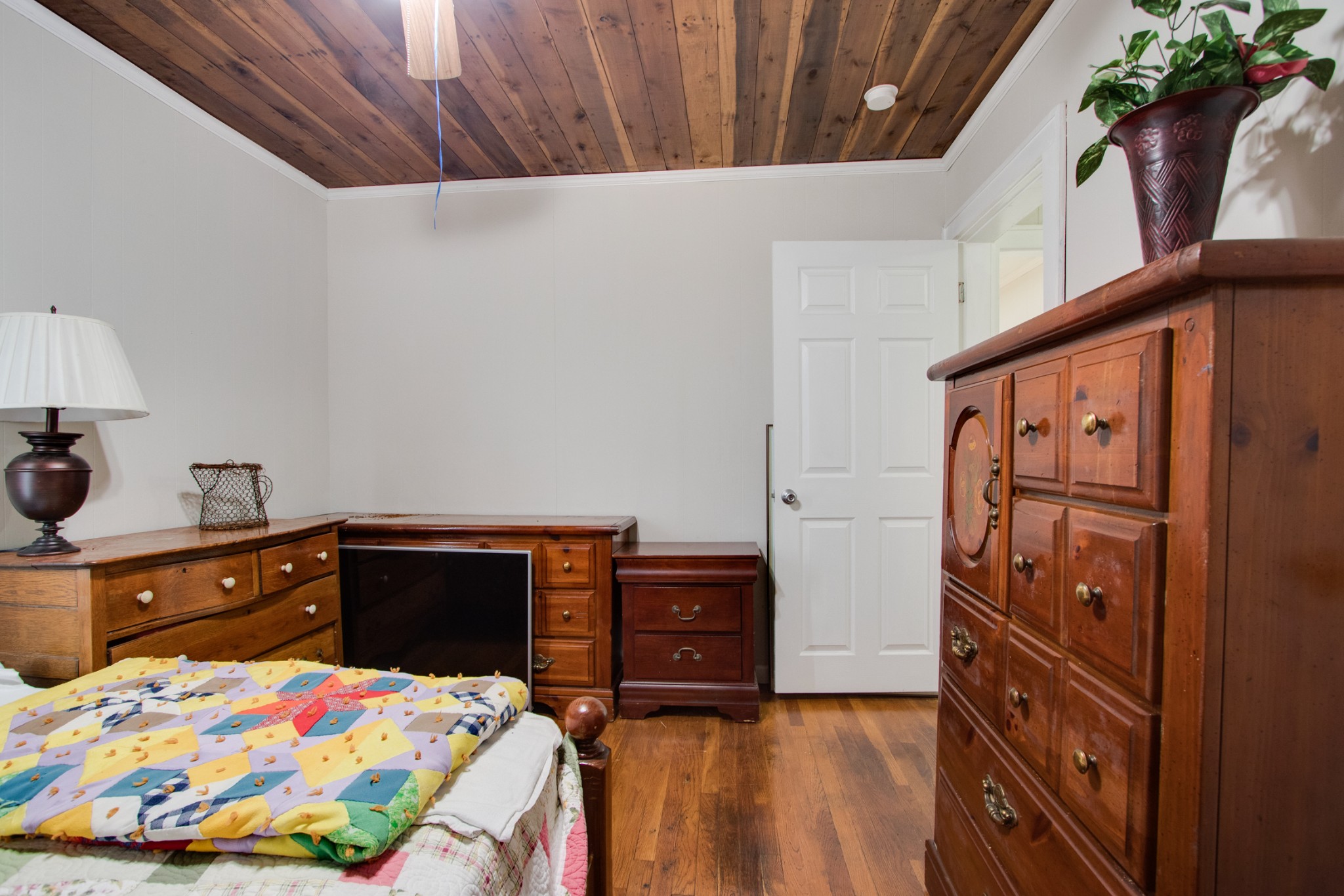 340 South Commerce Road Watertown, TN 37184 - Photo 27 of 38 a bedroom with a bed and a dresser