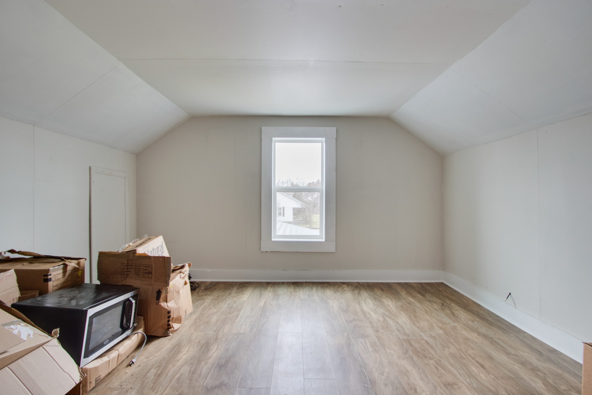340 South Commerce Road Watertown, TN 37184 - Photo 28 of 38 an empty room with wooden floor and windows