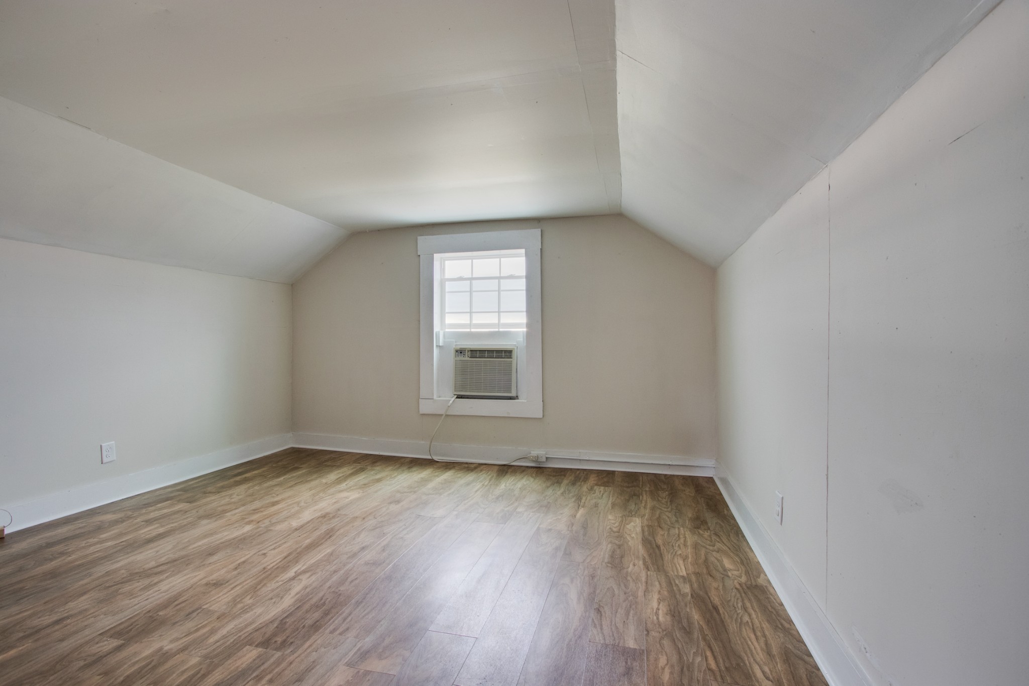 340 South Commerce Road Watertown, TN 37184 - Photo 30 of 38 an empty room with wooden floor and windows