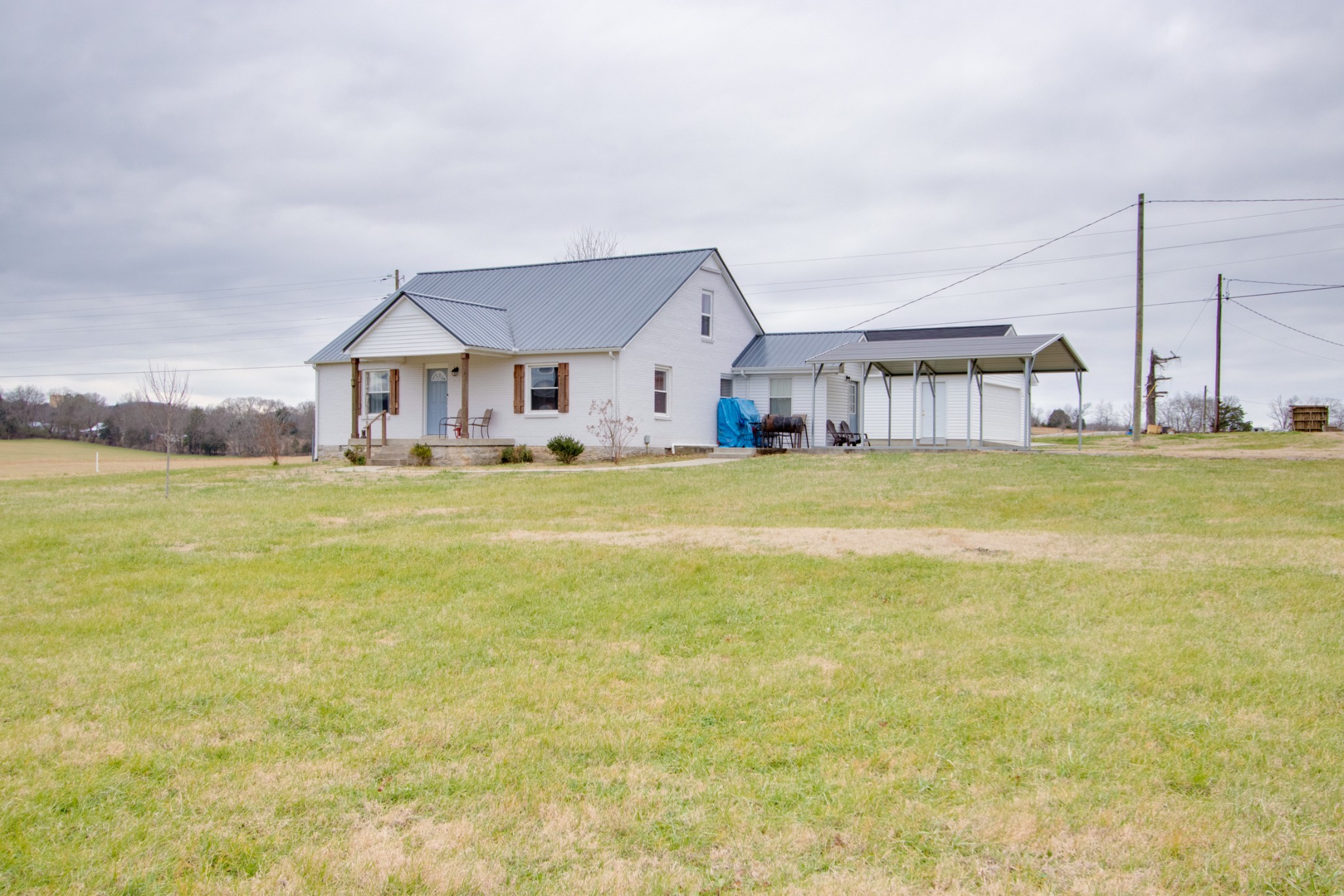 340 South Commerce Road Watertown, TN 37184 - Photo 4 of 38 a view of a house with a yard and a large tree