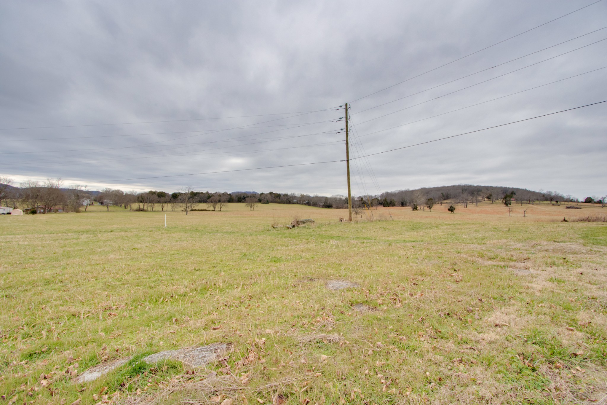340 South Commerce Road Watertown, TN 37184 - Photo 38 of 38 a big room with an ocean view
