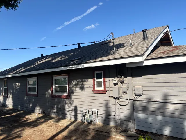 a view of a yard with a tree