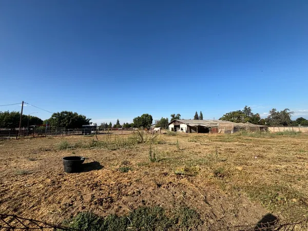 $775,000 | 19317 East Parlier Avenue, Reedley, CA 93654