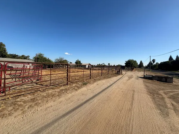 $775,000 | 19317 East Parlier Avenue, Reedley, CA 93654