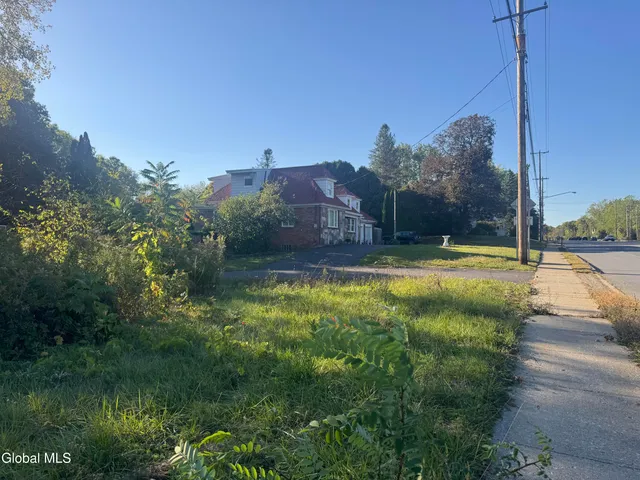 $99,000 | 2482 Troy Schenectady Road, Niskayuna, NY 12309