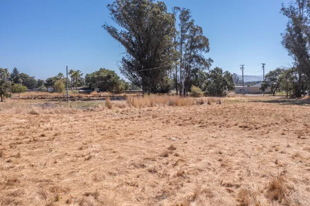 a view of dirt yard with a fountain