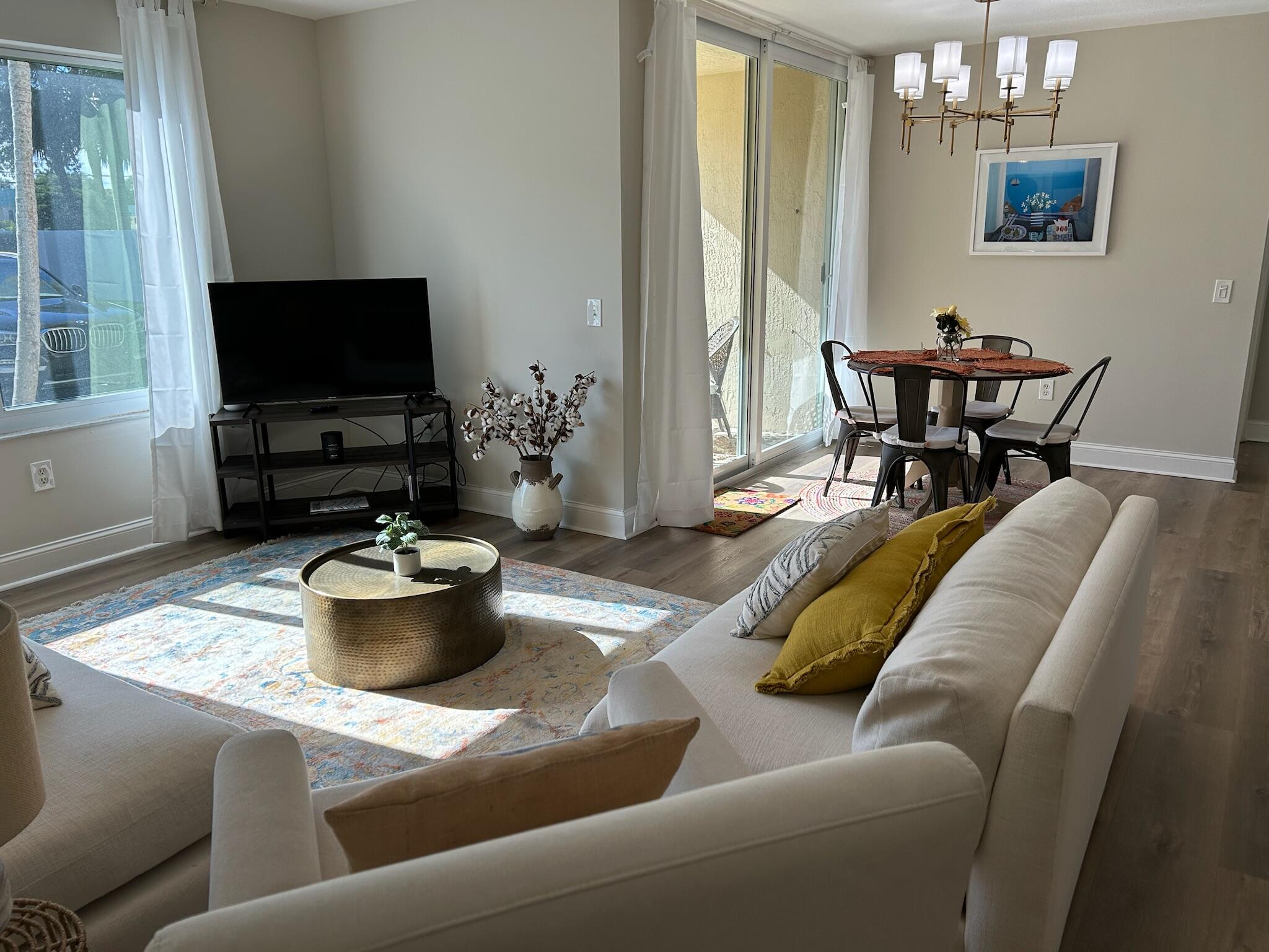 101 Villa Circle Boynton Beach, FL 33435 - Photo 34 of 49 Furnished Living Room