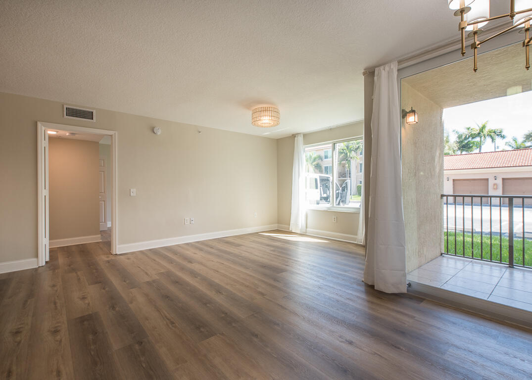 101 Villa Circle Boynton Beach, FL 33435 - Photo 9 of 49 Living Area