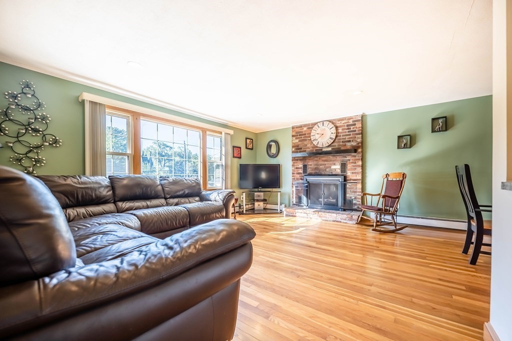 144 Lawrence Road Haverhill, MA 01835 - Photo 3 of 32