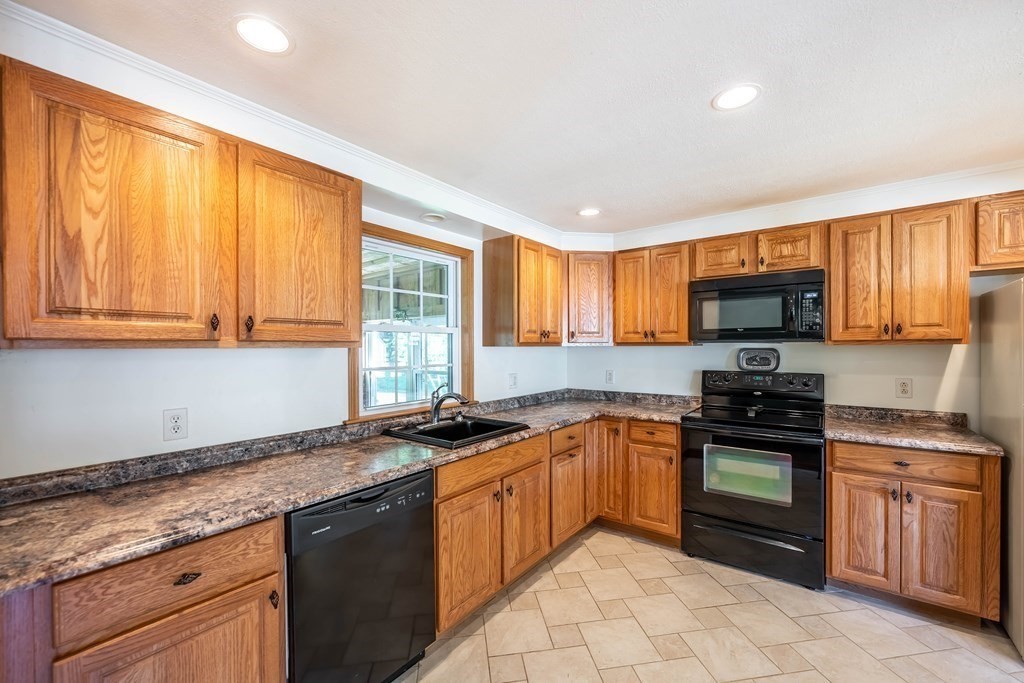 144 Lawrence Road Haverhill, MA 01835 - Photo 8 of 32