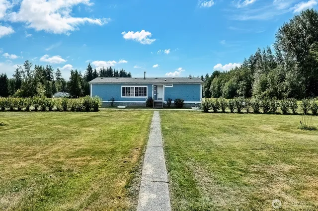 a view of a house with a yard
