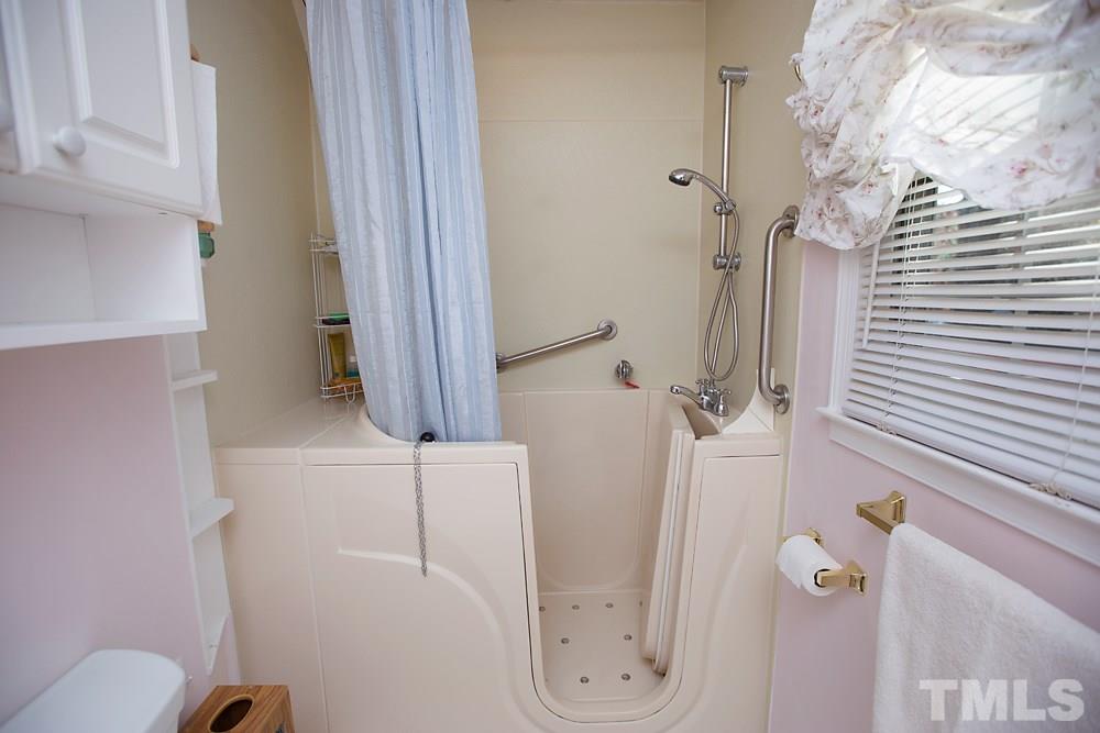 5602 McCormick Road Durham, NC 27713 - Photo 14 of 19 a bathroom with a shower