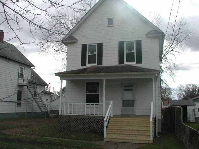 3303 Rockingham Road Davenport, IA 52802 - Photo 6 of 6 Gallery Image 6