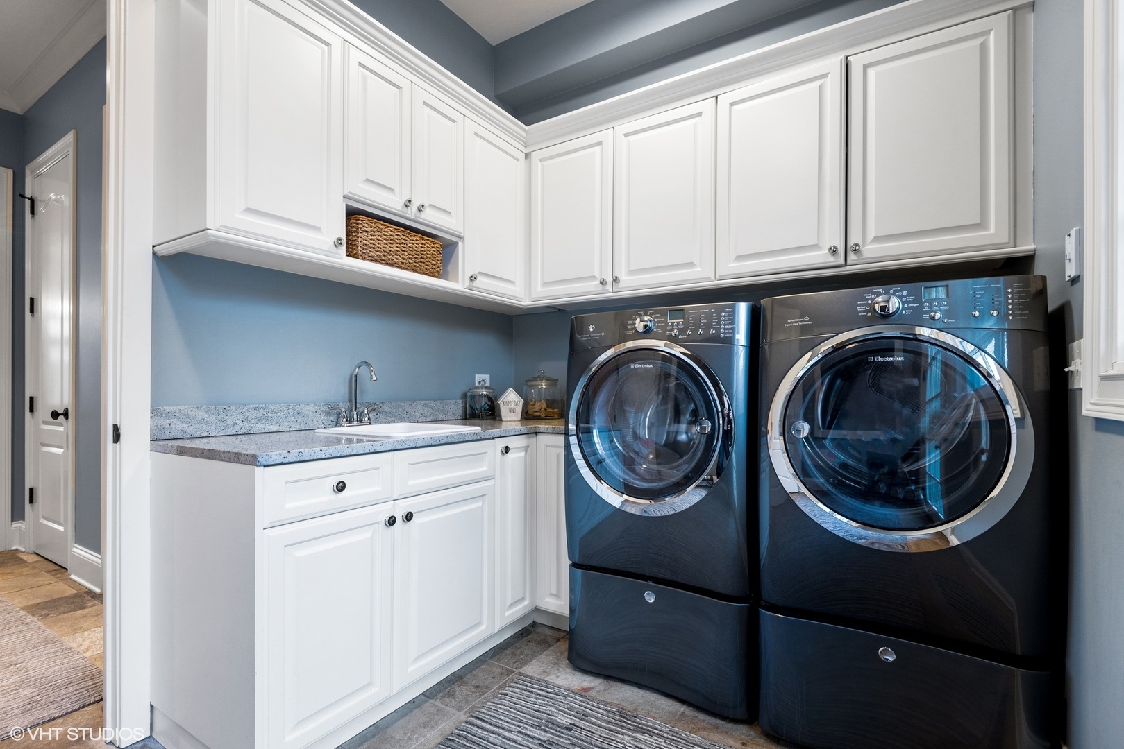 861 Bluff Street Glencoe, IL 60022 - Photo 19 of 51 a utility room with sink dryer and washer