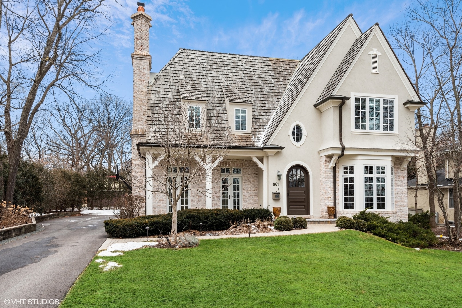 861 Bluff Street Glencoe, IL 60022 - Photo 2 of 51 a front view of a house with a yard