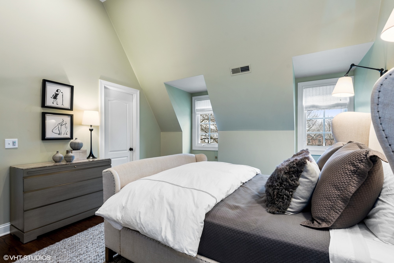 861 Bluff Street Glencoe, IL 60022 - Photo 28 of 51 a bedroom with a bed and window